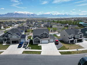 Aerial view featuring a residential view and a mountain view