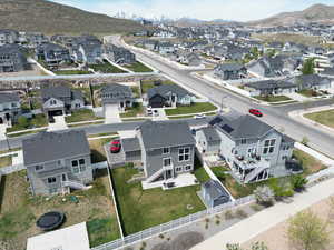 Bird's eye view with a residential view and a mountain view