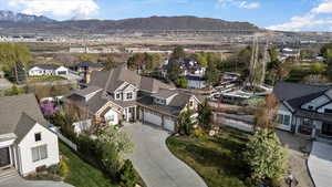 Bird's eye view featuring a residential view and a mountain view
