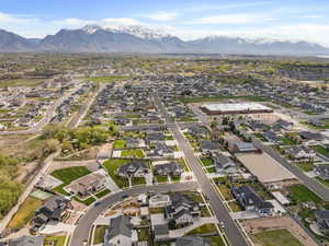 Aerial view featuring a residential view and a mountain view