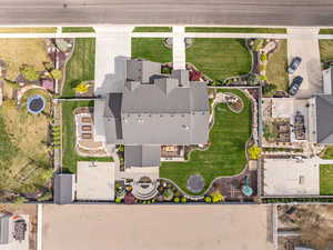 Birds eye view of property