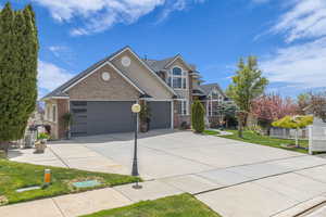 Welcome home to Amazing Views!