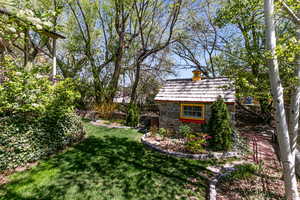 View of yard with an outbuilding