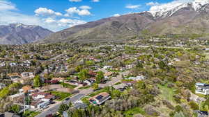 Birds eye view of property featuring a residential view and a mountain view
