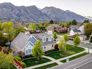 Bird's eye view with a residential view and a mountain view