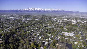 Drone / aerial view featuring a mountain view