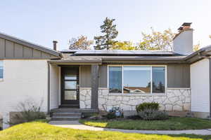 Photo 2 of 1045 E CLAREMONT DR
