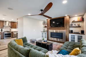 Photo 5 of 1045 E CLAREMONT DR