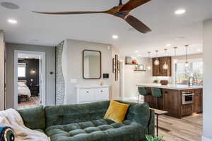 Photo 4 of 1045 E CLAREMONT DR