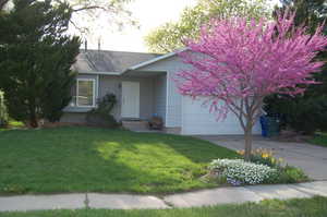 Photo 2 of 985 N GRAMERCY AVE