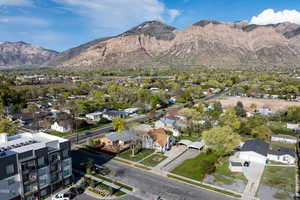 Bird's eye view with a residential view and a mountain view