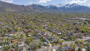 Birds eye view of property featuring a mountain view