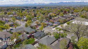 Bird's eye view featuring a mountain view and a residential view