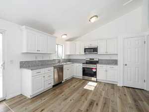 New White Kitchen and New Appliances!
