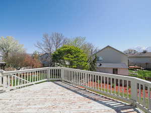 Huge Rear Deck & Mountain Views