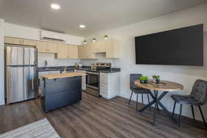 ***Photos are of a similar unit.***
