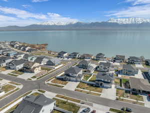 Bird's eye view featuring a residential view and a water and mountain view