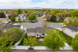 Bird's eye view featuring a mountain view and a residential view