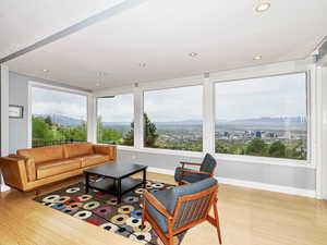 Living area featuring light wood-style floors, a mountain view, baseboards, and recessed lighting