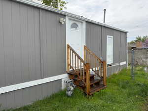 Entrance to property with fence