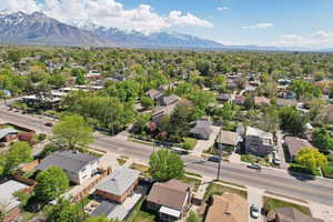 Birds eye view of property featuring a residential view and a mountain view
