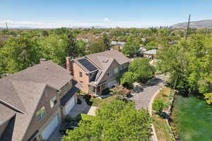 Aerial view with a residential view and a mountain view