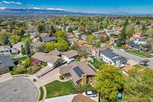 Aerial view featuring a residential view and a mountain view