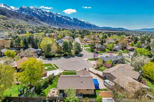 Aerial view featuring a residential view and a mountain view