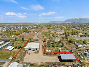 Bird's eye view featuring a residential view and a mountain view