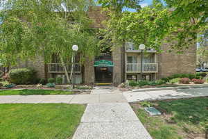 Photo 2 of 31 N M ST #406