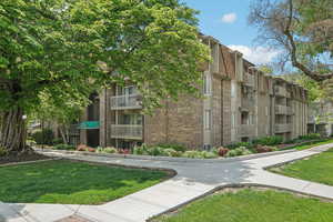Photo 3 of 31 N M ST #406