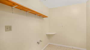Walk in closet featuring light floors
