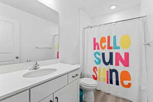 Full bathroom for the secondary bedrooms