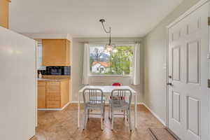 Garage door to dining