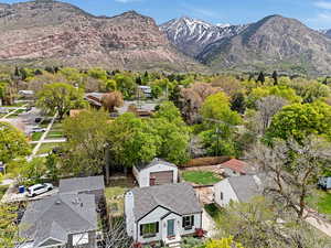 Bird's eye view with a mountain view.