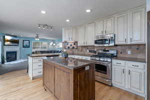 Photo 13 of 607 N HILLSIDE DR