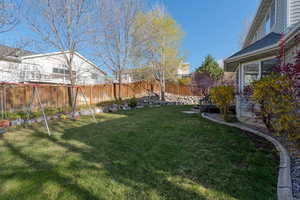 Photo 4 of 607 N HILLSIDE DR