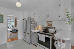 Photo 13 of 1324 E KINGSTON DR