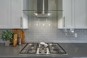 GAS STOVE TOP AND CUSTOM HOOD