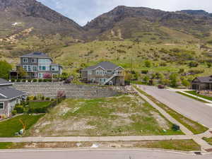 Bird's eye view with a mountain view