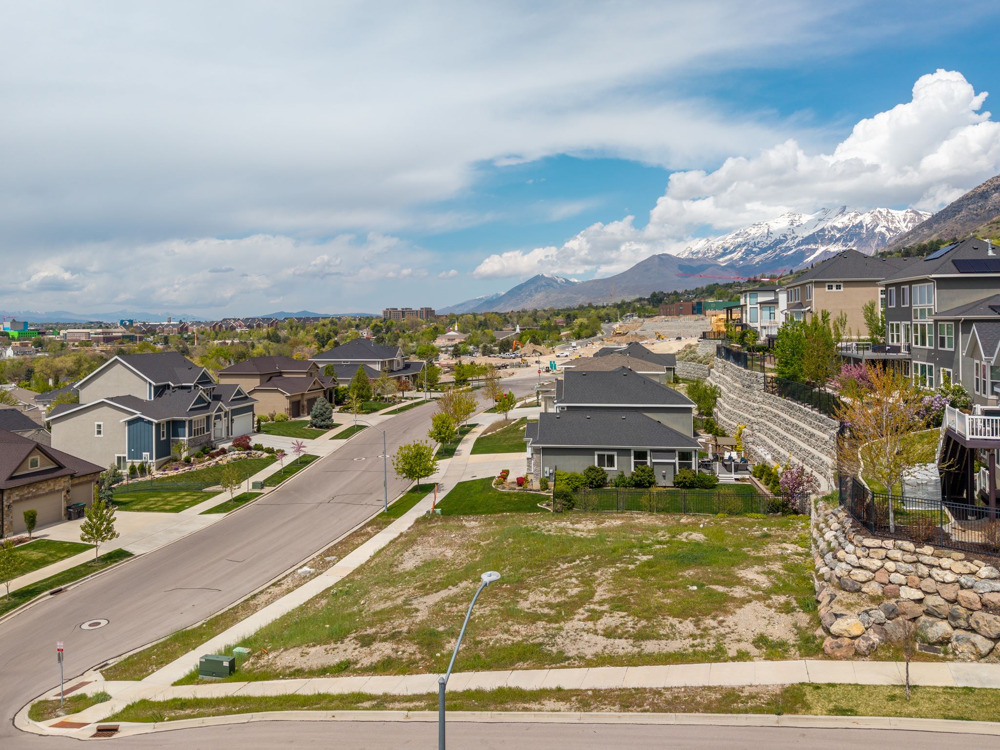 Bird's eye view with a mountain view and a residential view