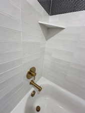 Bathroom with shower / bathtub combination