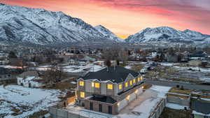 View of mountain feature featuring a residential view