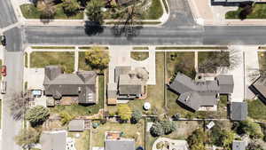 Birds eye view of property featuring a residential view