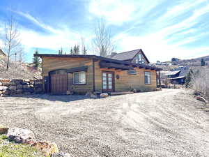 Detached ADU/ garage with circular driveway
