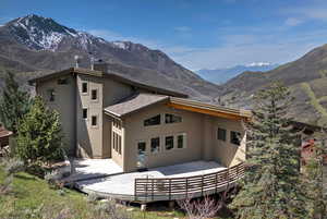 Rear view of property featuring an expansive back deck