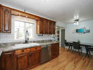 Photo 30 of 123  LYNNWOOD DR