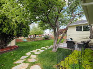 Photo 13 of 123  LYNNWOOD DR