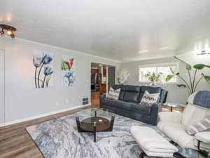 Photo 37 of 123  LYNNWOOD DR