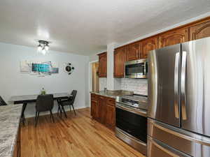 Photo 32 of 123  LYNNWOOD DR